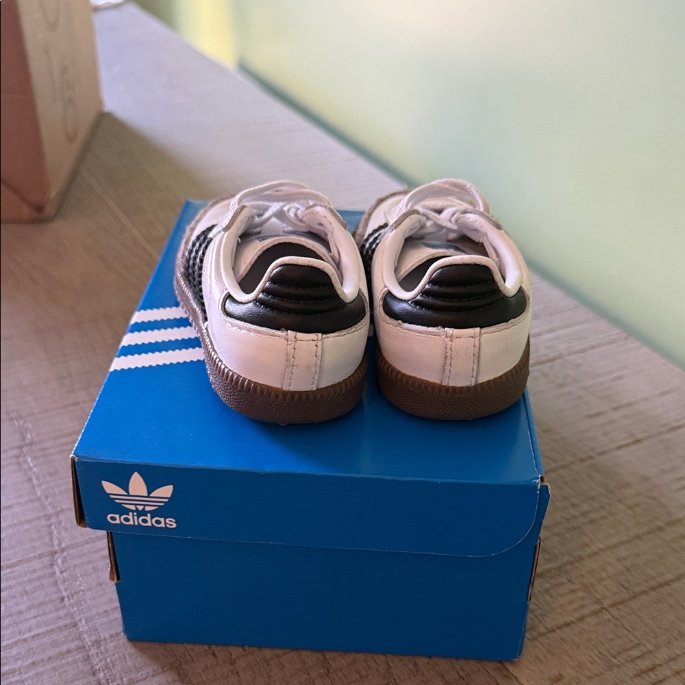 Adidas Kids Sneakers - White, Black, and Gray - Picture 2 of 4